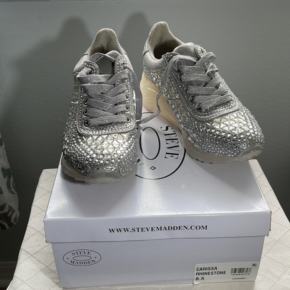 Never worn Steve Madden Women’s Carissa Rhinestone Sneaker - size 8.5M - Picture 2 of 13